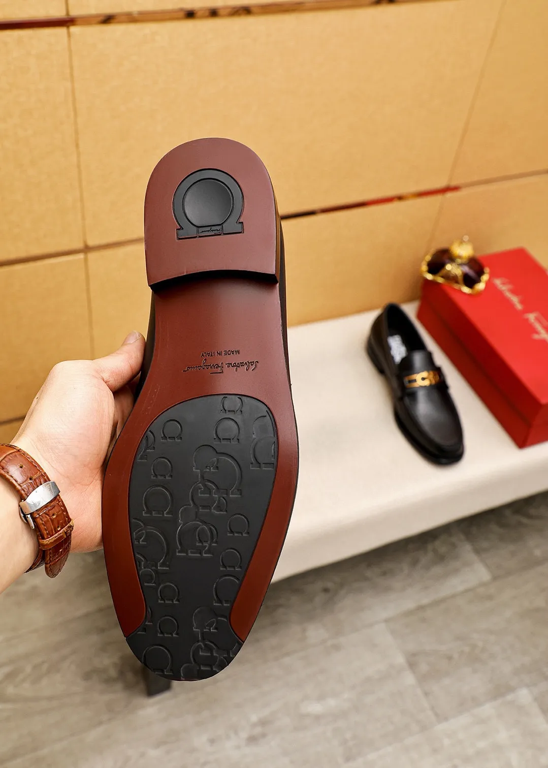 Men's shoes 💰480💐 Product trademark: Ferragamo "Ferragamo" casual leather shoes Regular size: 38-44 (45.46🉑️customized) Product materials: Selected imported first-layer calfskin upper + luxury hardware buckle, imported water-dyed cowhide leather lining. Strong three-dimensional visual effect, original outsole color: 1⃣️color optional